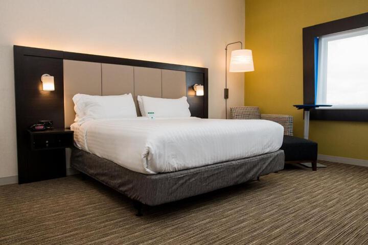 1 King Bed (11 of 14)