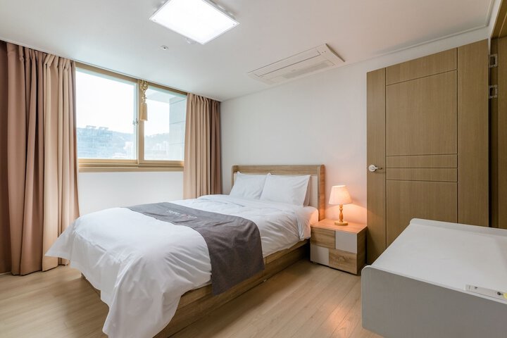 Room 6 of 36