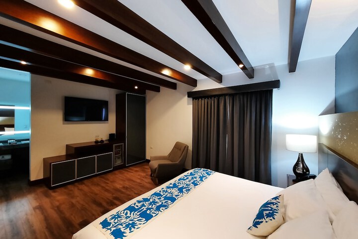Room 42 of 103