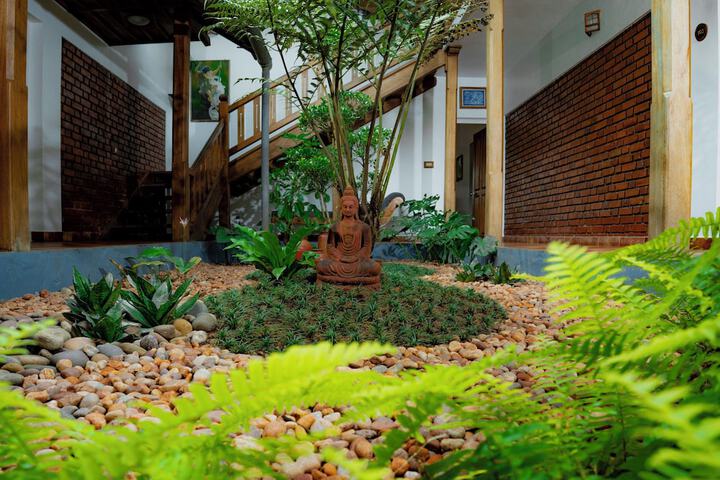 Hotel Exterior 56 of 67