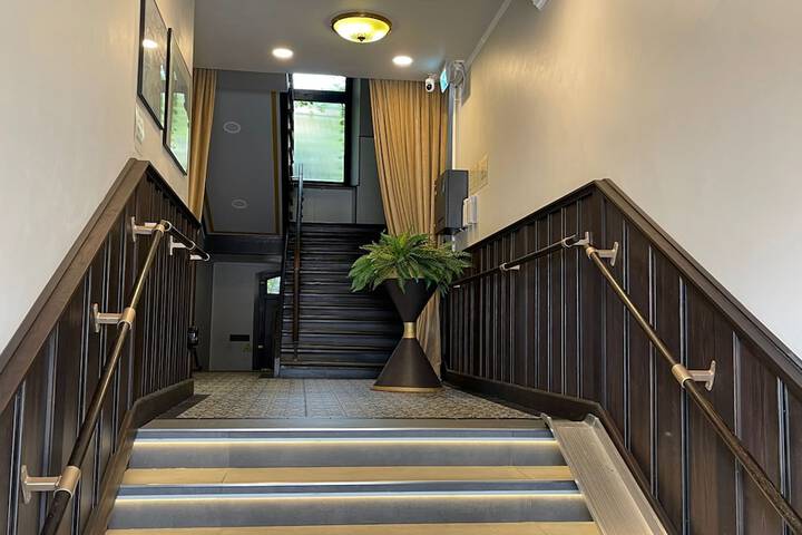 Hotel 3 of 136
