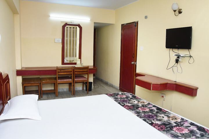 Room 33 of 48
