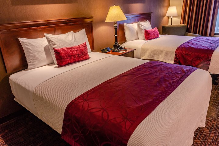 Deluxe 2 Queen Beds (3 of 5)