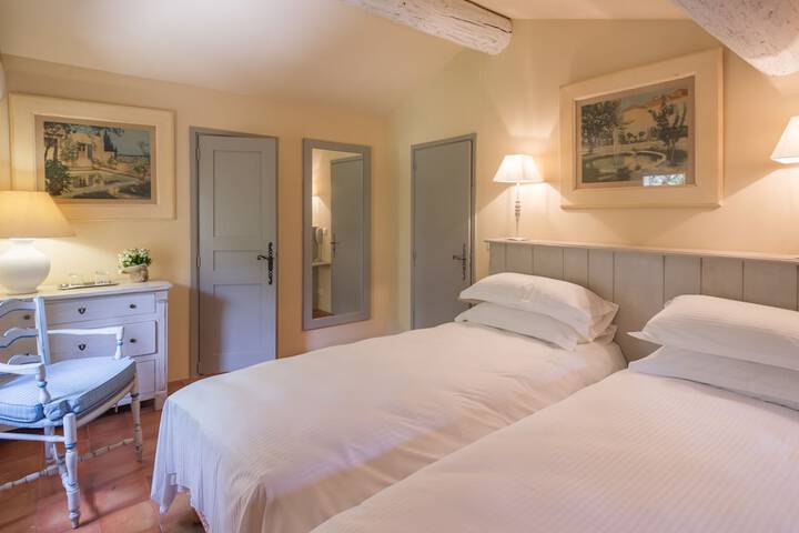 Room 5 of 50
