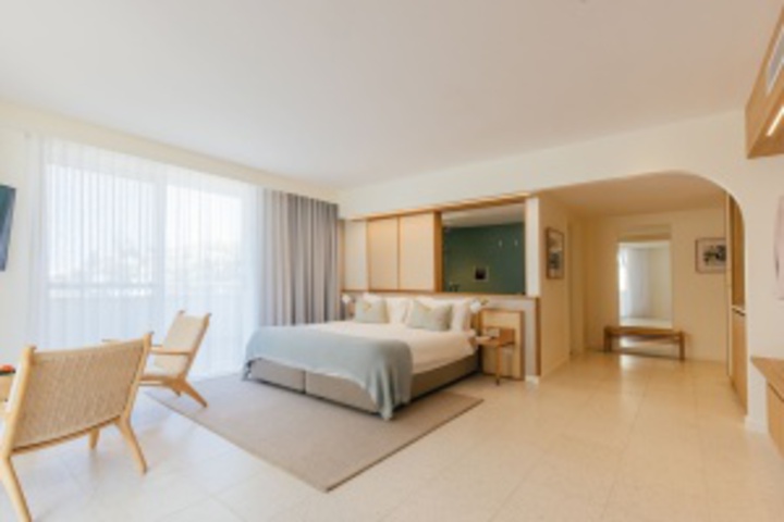 Room 104 of 672