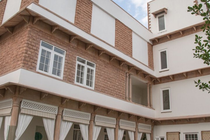 Hotel Exterior 70 of 79