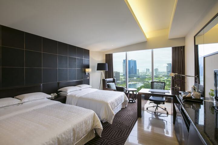 Room 6 of 113