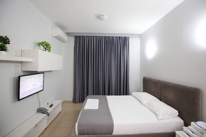 Room 21 of 84