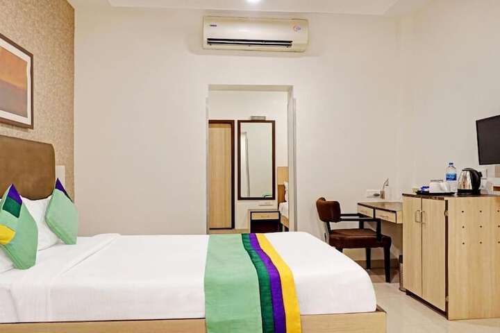 Room 35 of 53