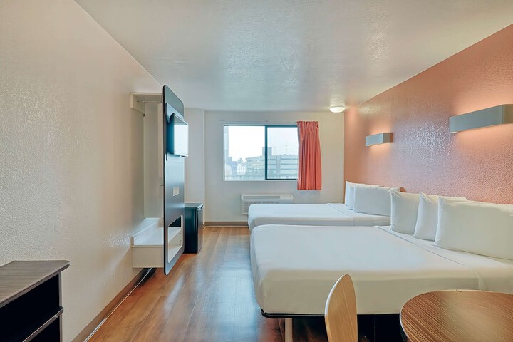 2 Queen Beds (5 of 12)