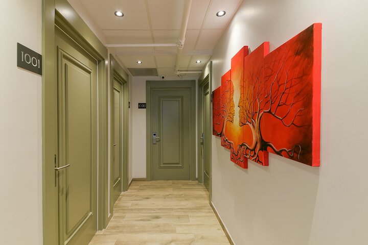 Ballroom/Hall 32 of 34