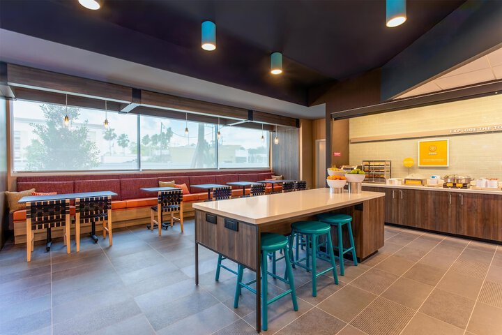 Breakfast/Coffee Service 26 of 30