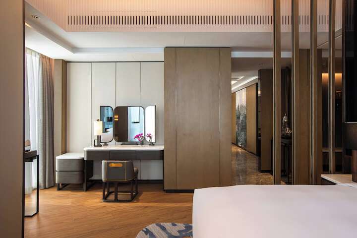 Room 17 of 118