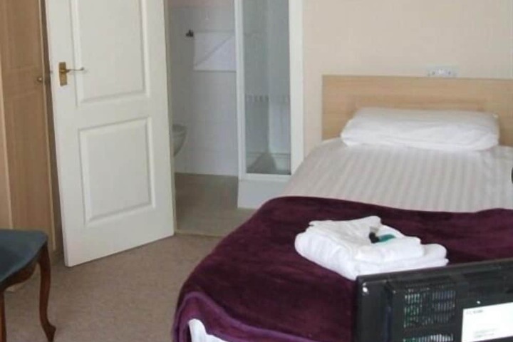 Room 8 of 39