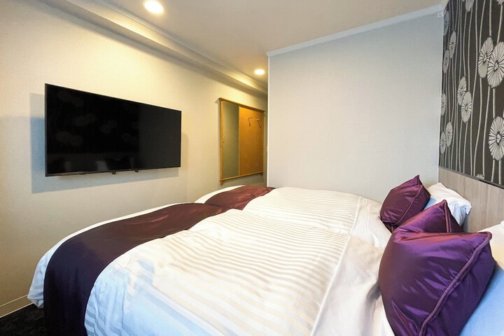 Room 27 of 45