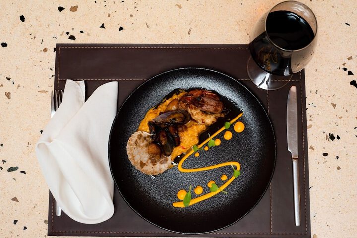 Dining 63 of 82