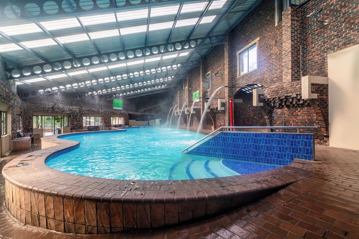 Pool 200 of 267