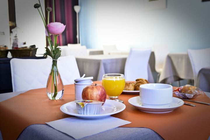Breakfast/Coffee Service 13 of 18