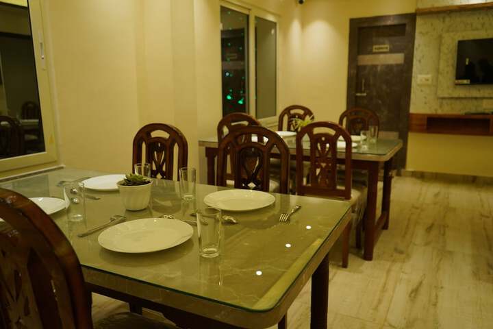 Dining 35 of 52