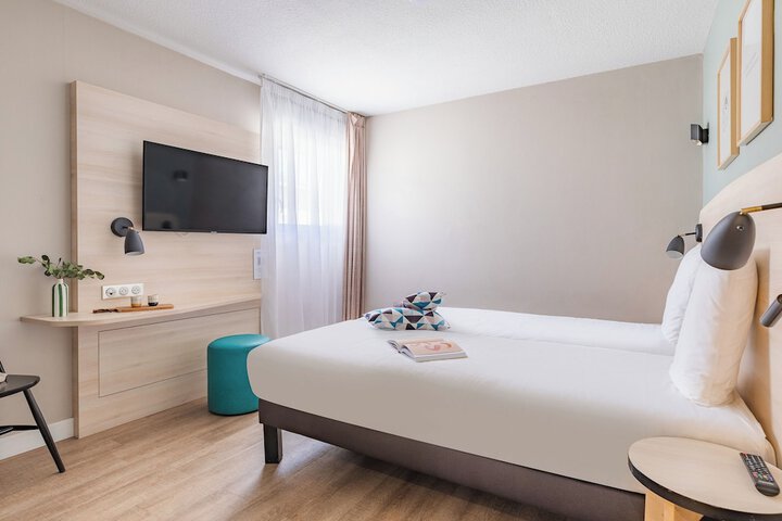 Room 6 of 26