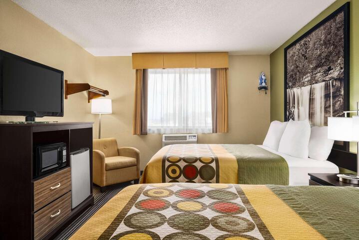 1 Queen Bed (3 of 13)