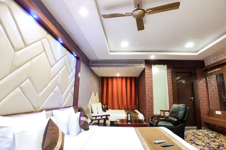Room 28 of 43