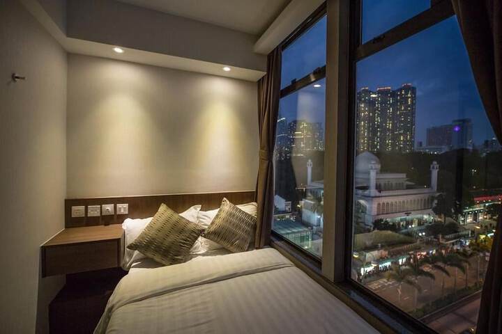 Room 2 of 10