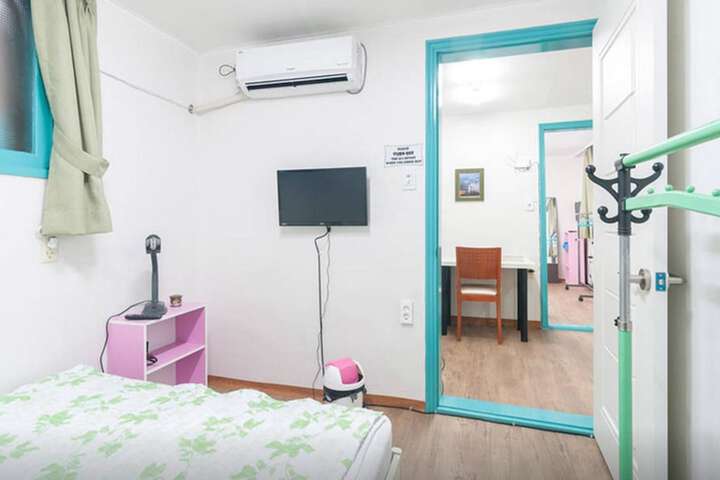 Room 4 of 101