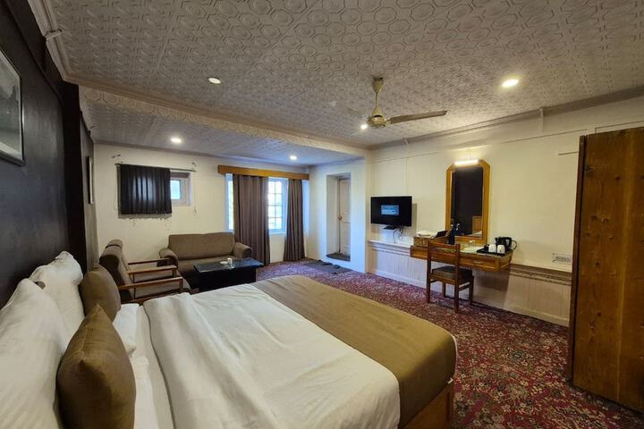 Room 2 of 17