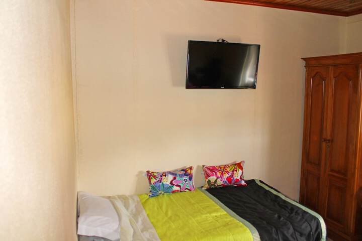 Room 4 of 81