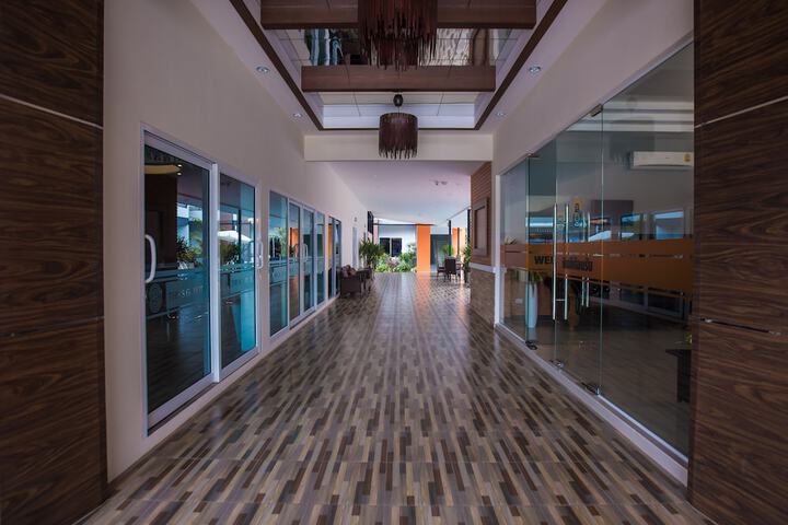 Ballroom/Hall 78 of 83