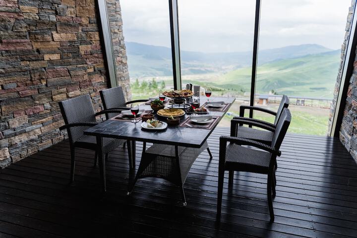 Dining 74 of 100