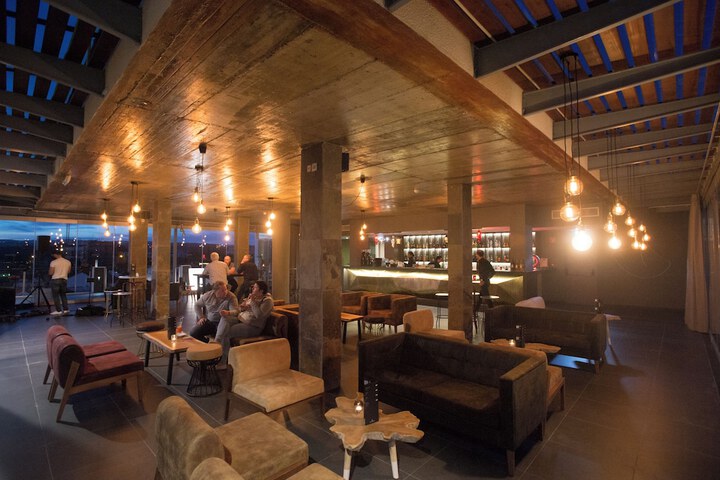 Lounge 55 of 73