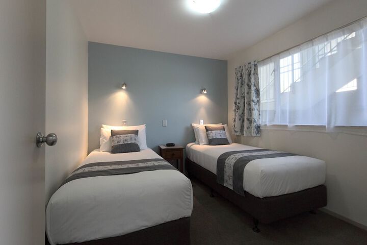 Room 9 of 33
