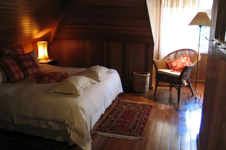 Room 4 of 19