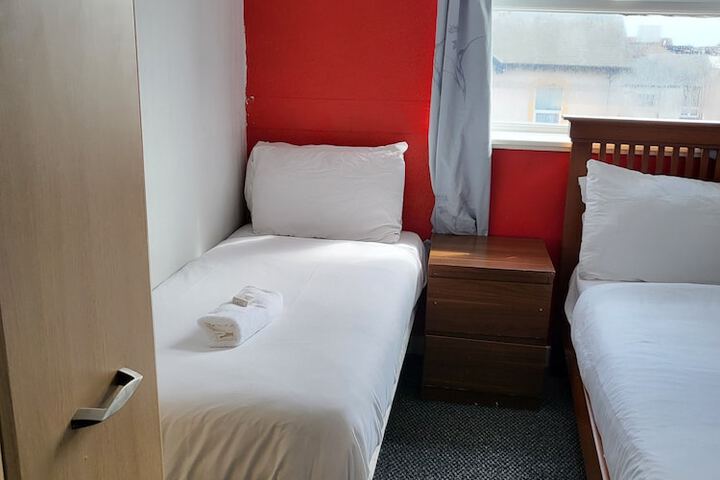 Room 80 of 109