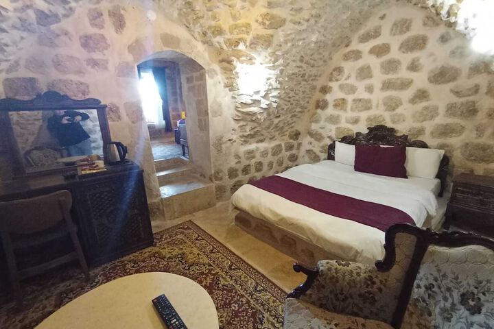 Room 28 of 71