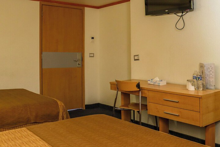 Room 11 of 39