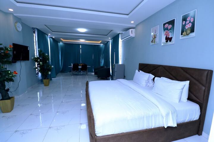Room 25 of 44