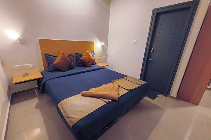 Room 6 of 17
