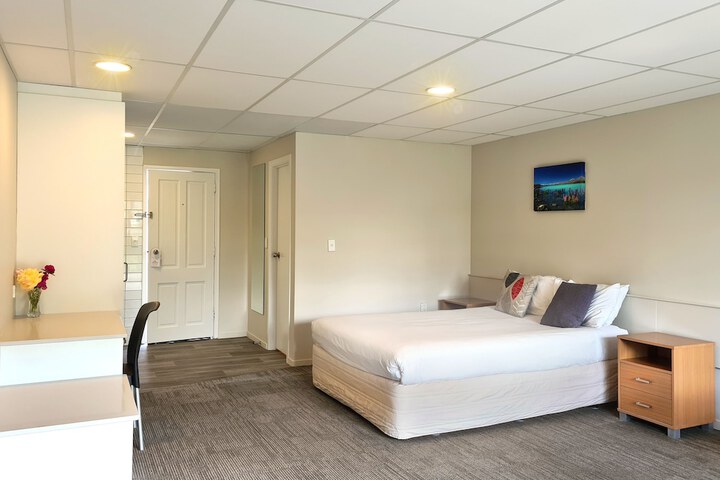 Room 4 of 73