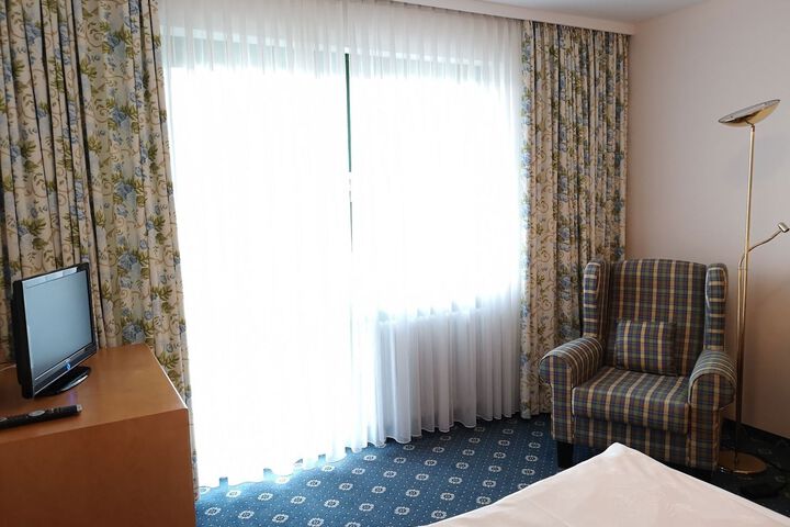 Room 32 of 46