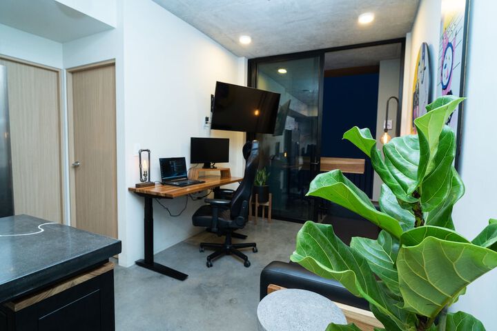 Room 10 of 19
