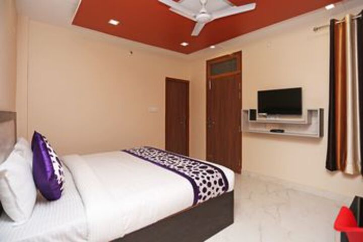 Room 17 of 24