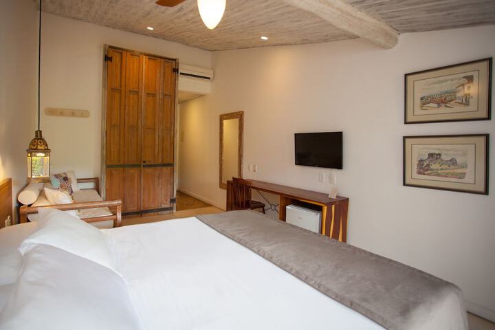 Room 8 of 90