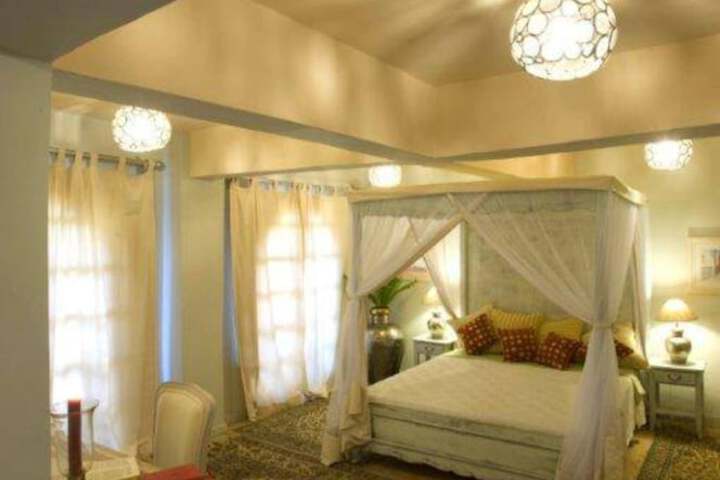 Room 2 of 11