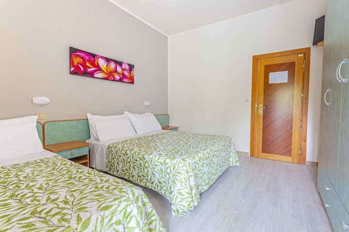 Room 10 of 31