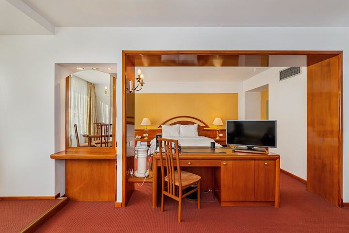Room 27 of 91