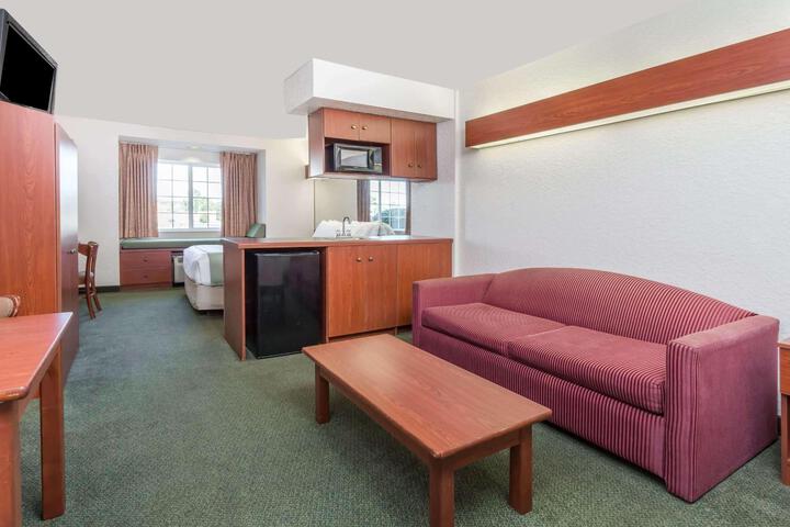 1 Queen Bed (6 of 14)