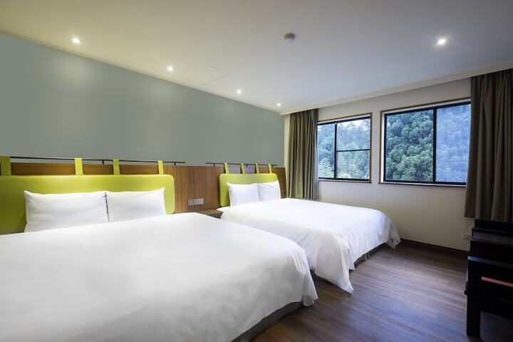 Room 4 of 25